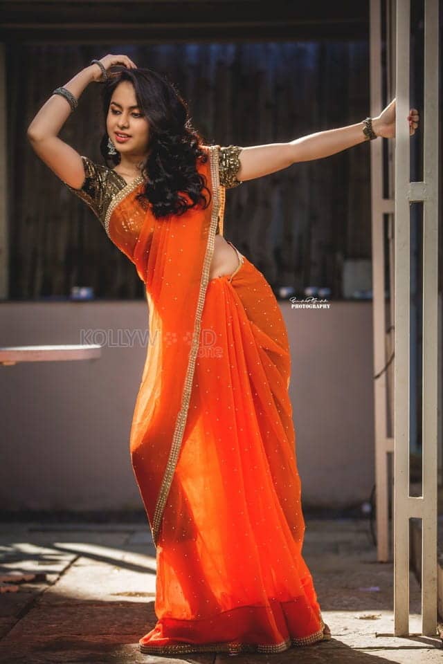 Actress Pallavi Dora Sexy Saree Photos 08