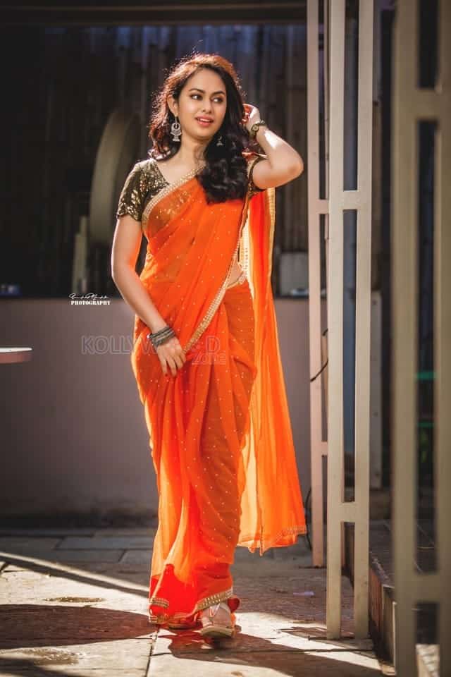 Actress Pallavi Dora Sexy Saree Photos 09