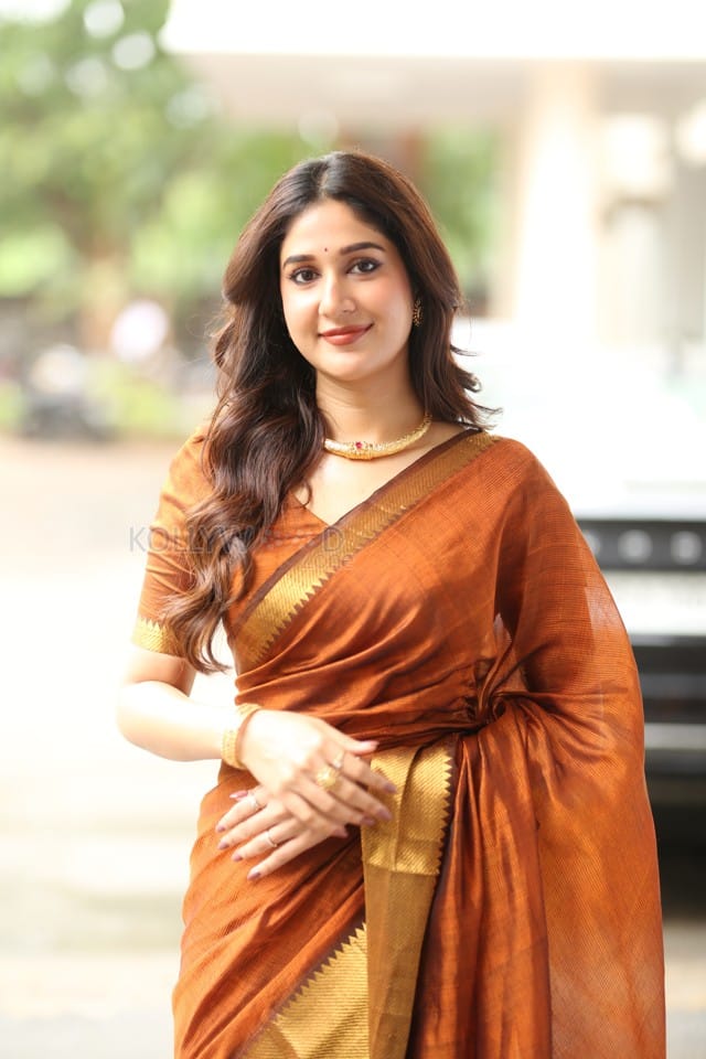 Actress Rabiya Khatoon at Meghalu Cheppina Prema Katha Trailer Launch Pictures 01