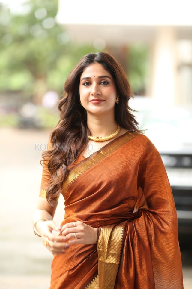 Actress Rabiya Khatoon at Meghalu Cheppina Prema Katha Trailer Launch Pictures 02