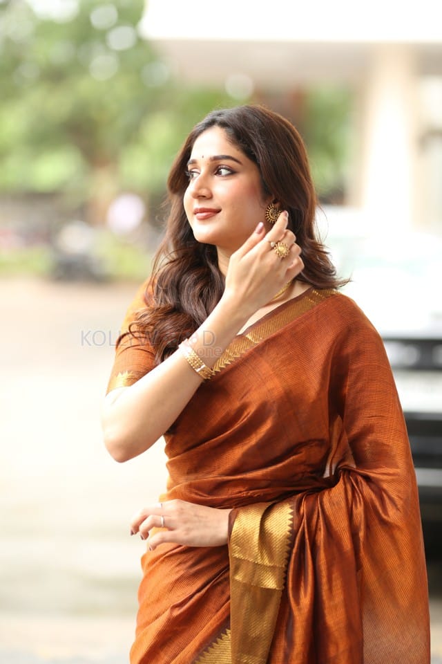 Actress Rabiya Khatoon at Meghalu Cheppina Prema Katha Trailer Launch Pictures 05