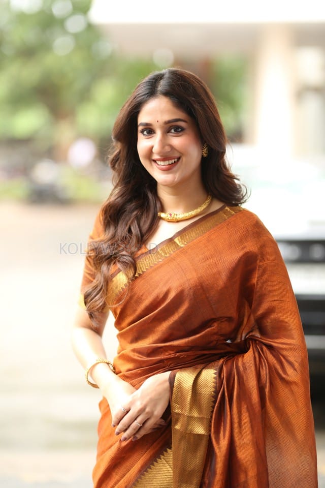Actress Rabiya Khatoon at Meghalu Cheppina Prema Katha Trailer Launch Pictures 06