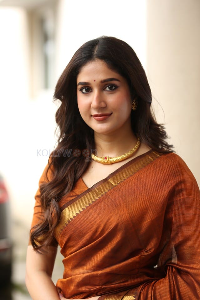 Actress Rabiya Khatoon at Meghalu Cheppina Prema Katha Trailer Launch Pictures 12