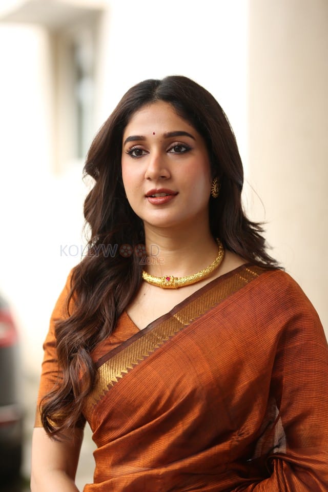 Actress Rabiya Khatoon at Meghalu Cheppina Prema Katha Trailer Launch Pictures 13