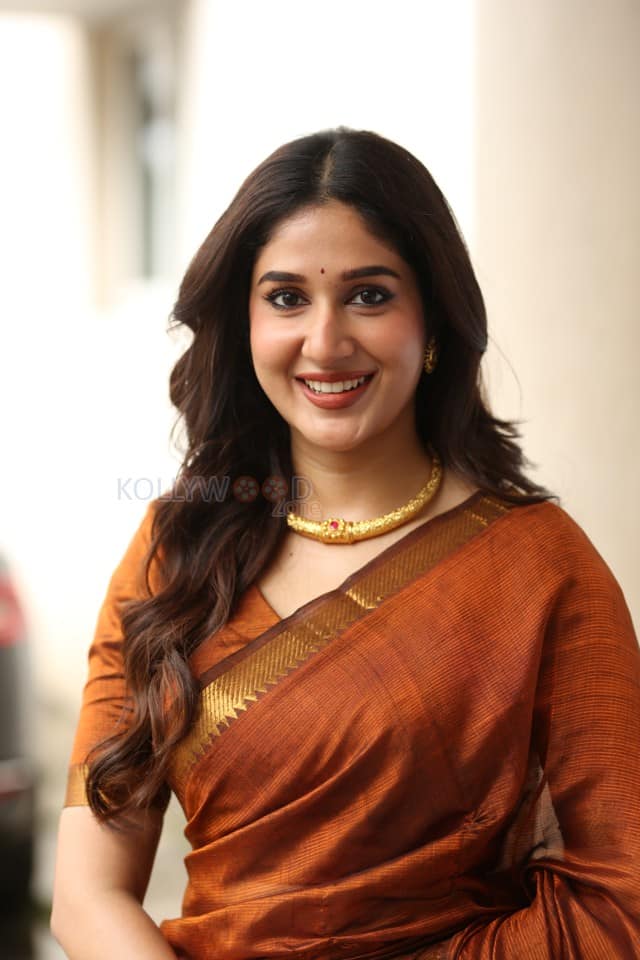 Actress Rabiya Khatoon at Meghalu Cheppina Prema Katha Trailer Launch Pictures 14