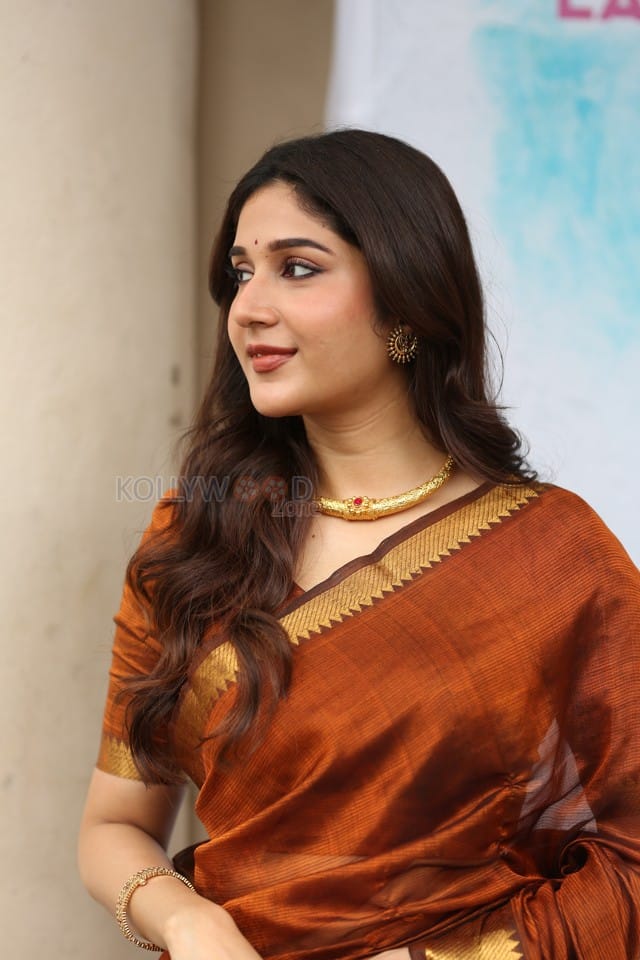 Actress Rabiya Khatoon at Meghalu Cheppina Prema Katha Trailer Launch Pictures 18
