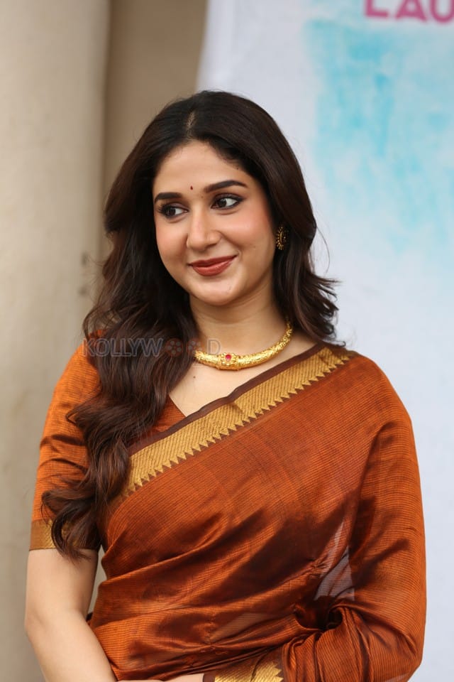 Actress Rabiya Khatoon at Meghalu Cheppina Prema Katha Trailer Launch Pictures 21