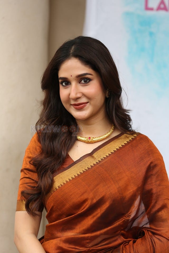 Actress Rabiya Khatoon at Meghalu Cheppina Prema Katha Trailer Launch Pictures 22