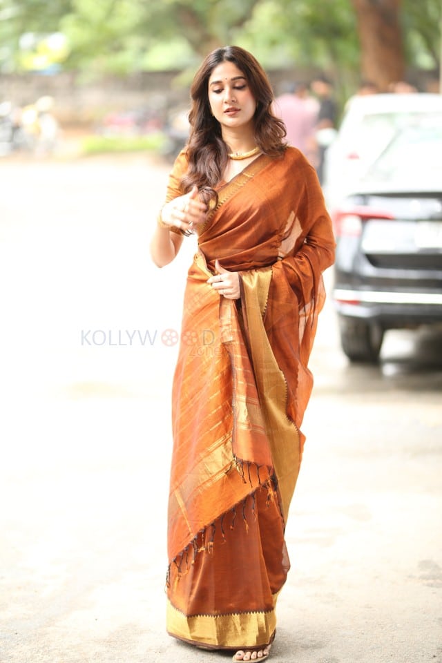 Actress Rabiya Khatoon at Meghalu Cheppina Prema Katha Trailer Launch Pictures 33