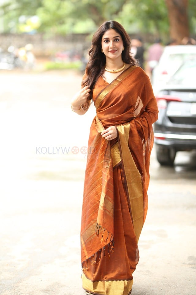 Actress Rabiya Khatoon at Meghalu Cheppina Prema Katha Trailer Launch Pictures 34