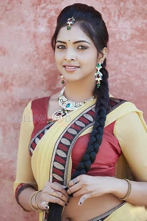 Actress Sanchita Padukone Sexy Pictures 04