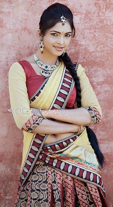 Actress Sanchita Padukone Sexy Pictures 05