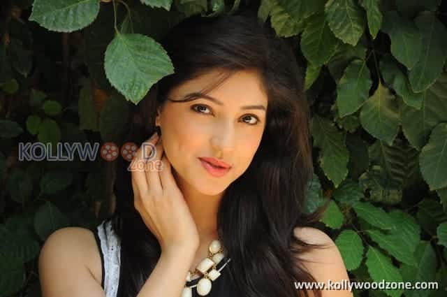 Beautiful Tanvi Vyas Pictures 35