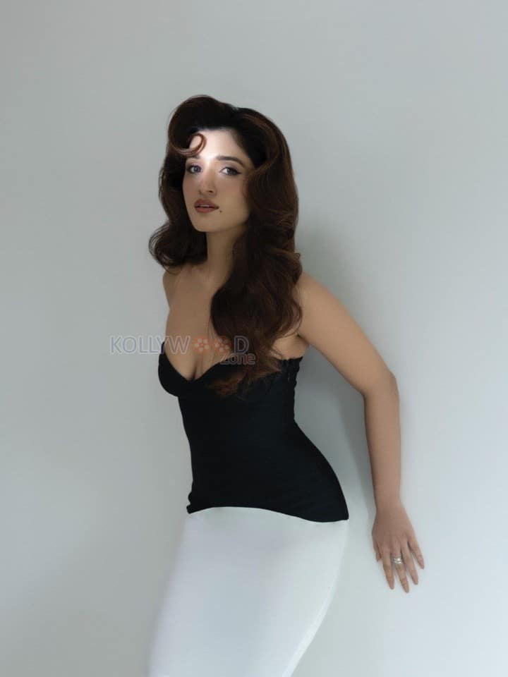 Glamorous Nidhi Shah in a Black and White Off Shoulder Mermaid Gown Pictures 08
