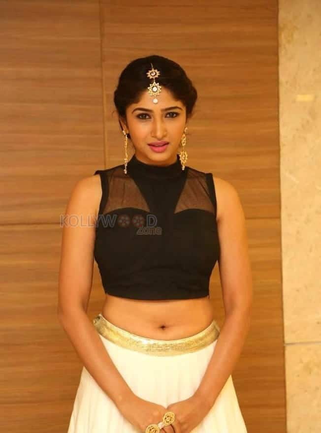 Saptagiri Express Heroine Roshini Prakash Pictures 05