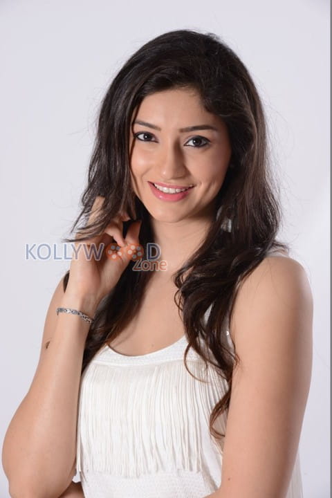 Tollywood Actress Tanvi Vyas Pictures 04