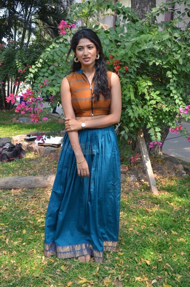 Yemaali Movie Heroine Roshini Prakash Pictures 02