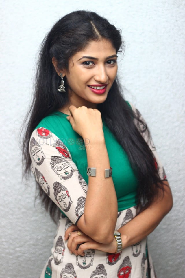 Yemaali Movie Heroine Roshini Prakash Pictures 21
