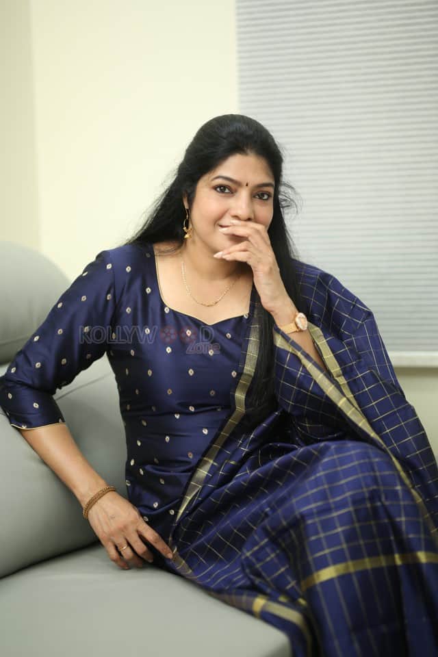 Actress Vasuki Anand at Beauty Movie Interview Photos 04