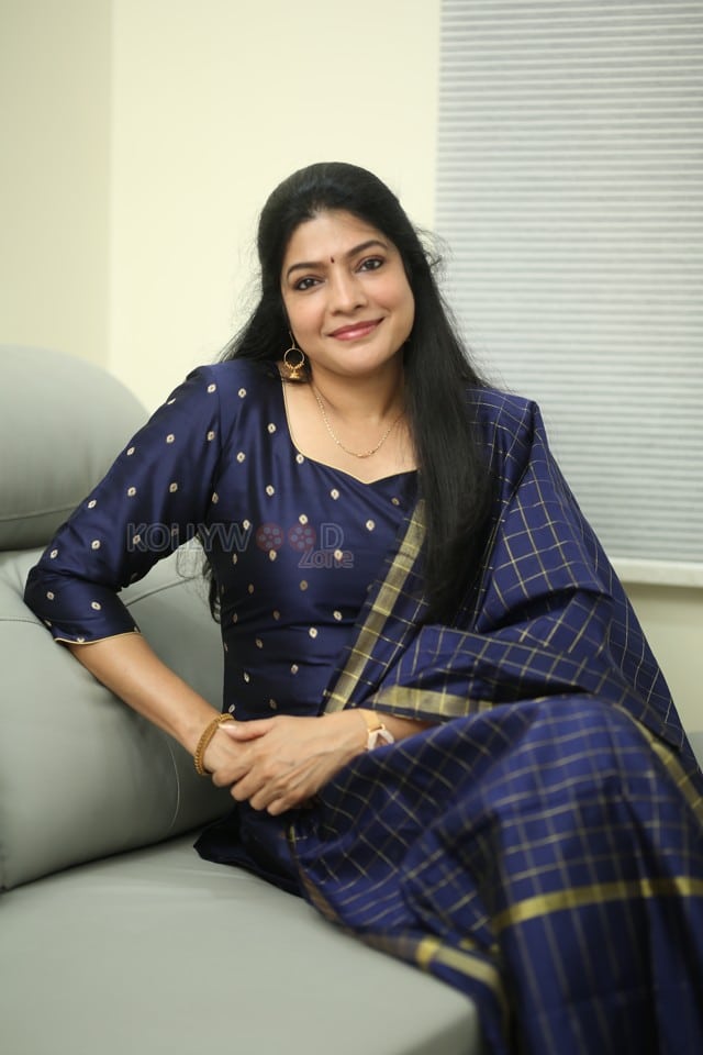 Actress Vasuki Anand at Beauty Movie Interview Photos 05
