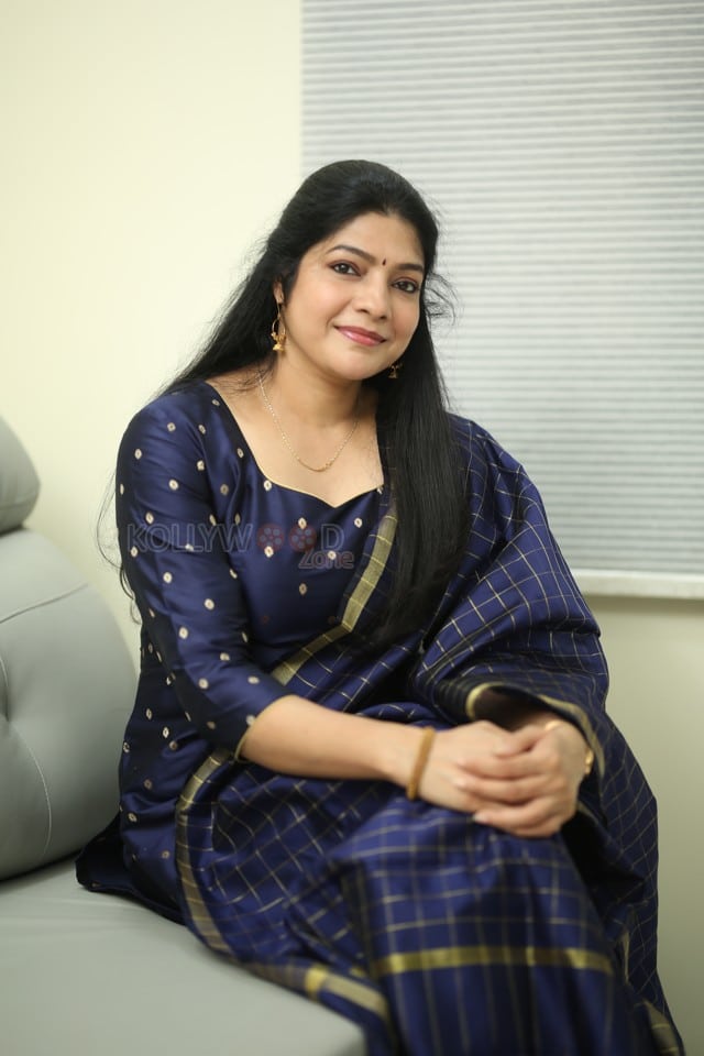 Actress Vasuki Anand at Beauty Movie Interview Photos 06
