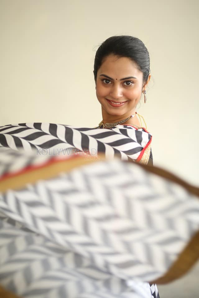 Beauty Movie Heroine Nilakhi Patra Sexy Photos 19