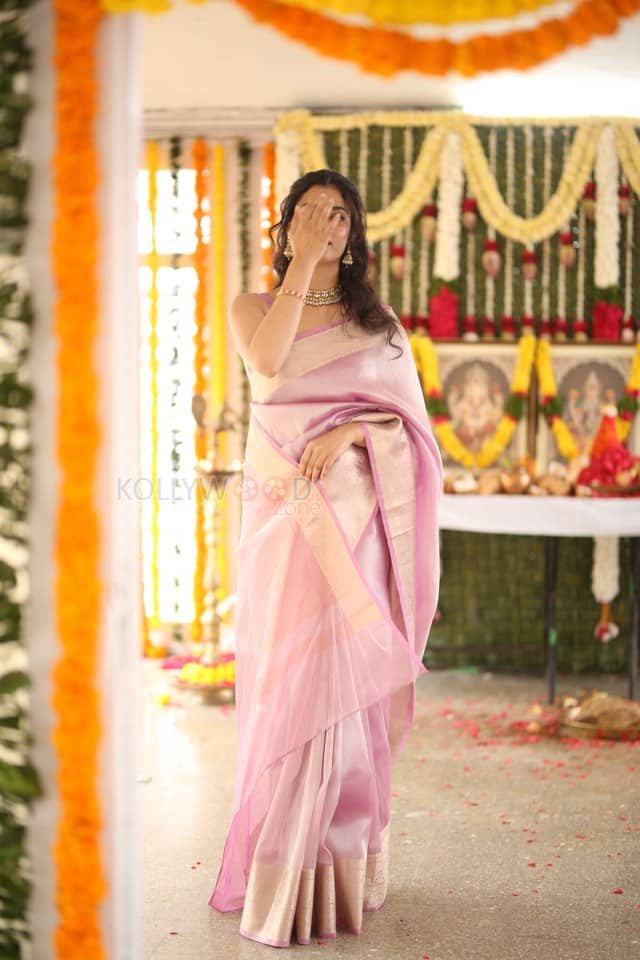 Actress Ira Dayanand at Sreeyas Chitra and Purna Naidu Production New Movie Launch Photos 14