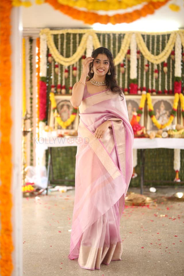 Actress Ira Dayanand at Sreeyas Chitra and Purna Naidu Production New Movie Launch Photos 15