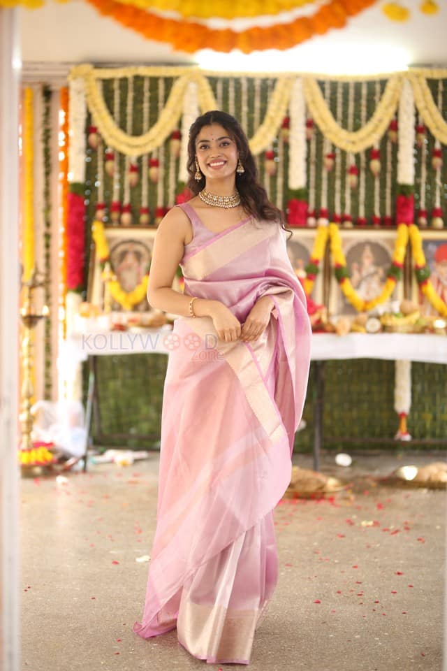 Actress Ira Dayanand at Sreeyas Chitra and Purna Naidu Production New Movie Launch Photos 16