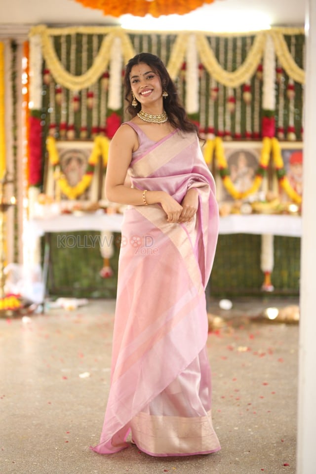 Actress Ira Dayanand at Sreeyas Chitra and Purna Naidu Production New Movie Launch Photos 17