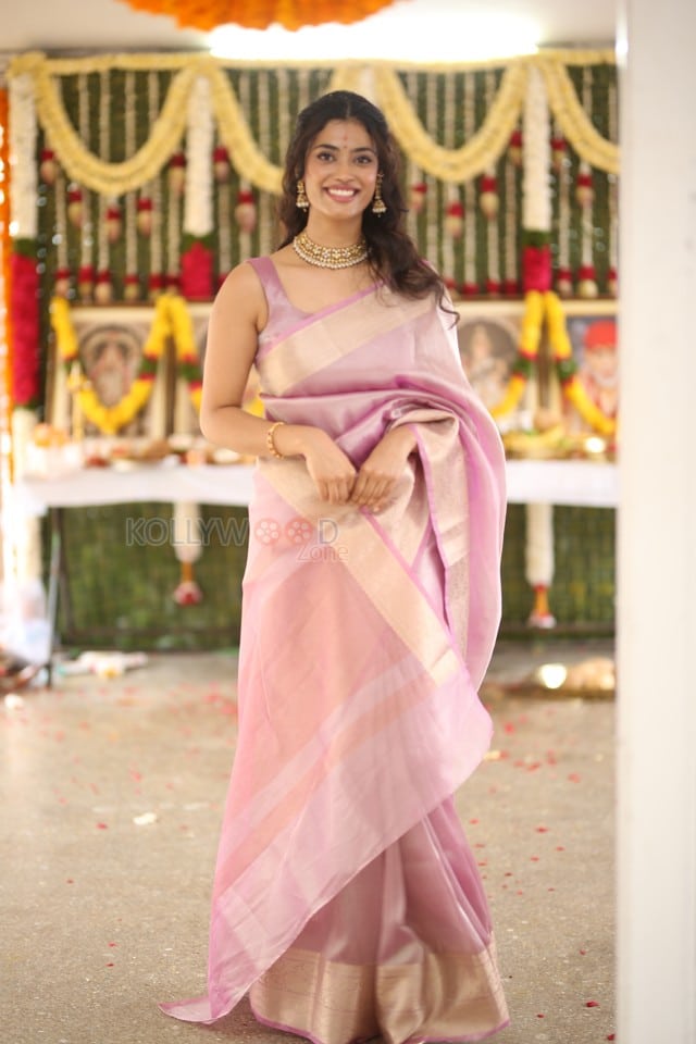 Actress Ira Dayanand at Sreeyas Chitra and Purna Naidu Production New Movie Launch Photos 19