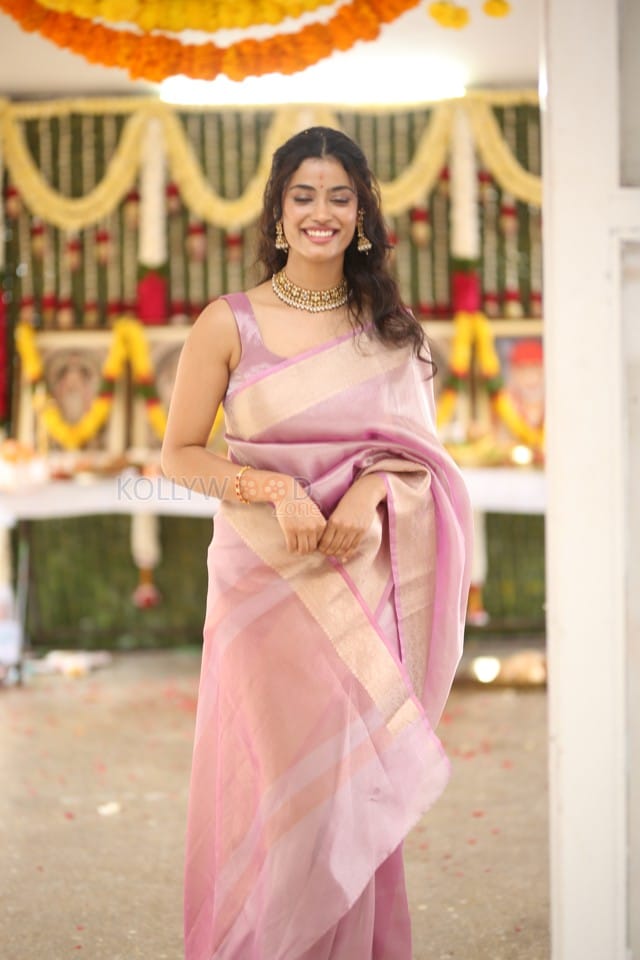 Actress Ira Dayanand at Sreeyas Chitra and Purna Naidu Production New Movie Launch Photos 20