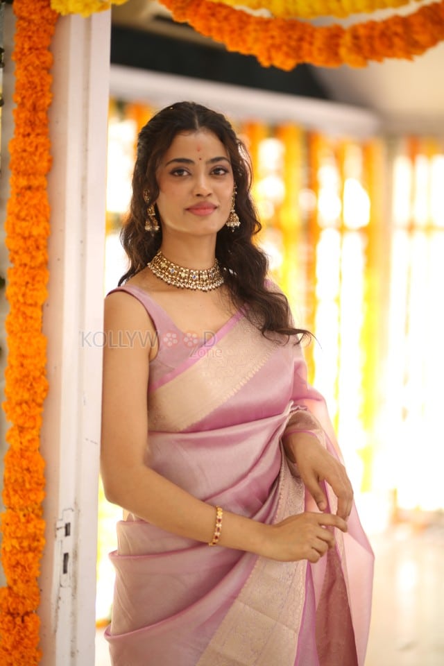 Actress Ira Dayanand at Sreeyas Chitra and Purna Naidu Production New Movie Launch Photos 27