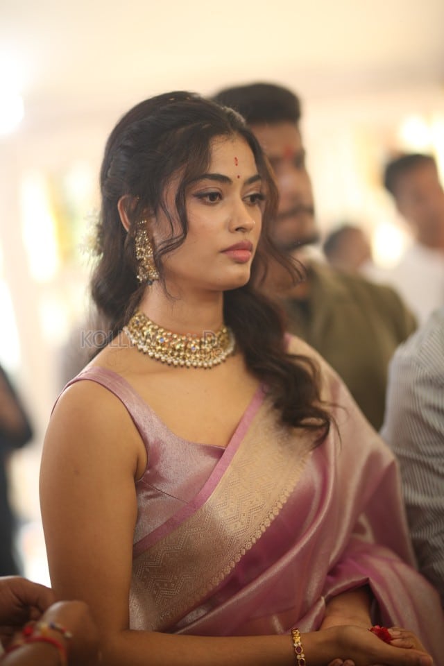 Actress Ira Dayanand at Sreeyas Chitra and Purna Naidu Production New Movie Launch Photos 30