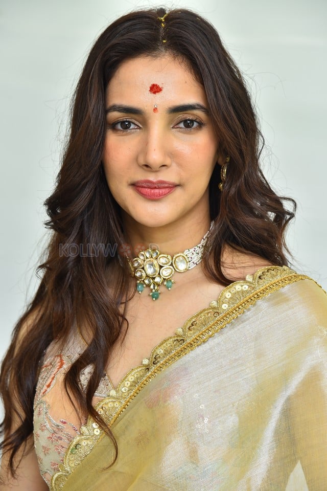 Actress Natasha Singh at Hai Lesso Movie Pooja Photos 01