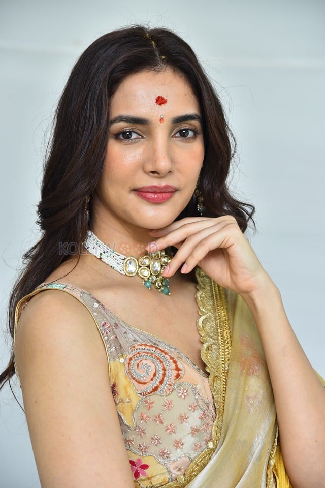 Actress Natasha Singh at Hai Lesso Movie Pooja Photos 05