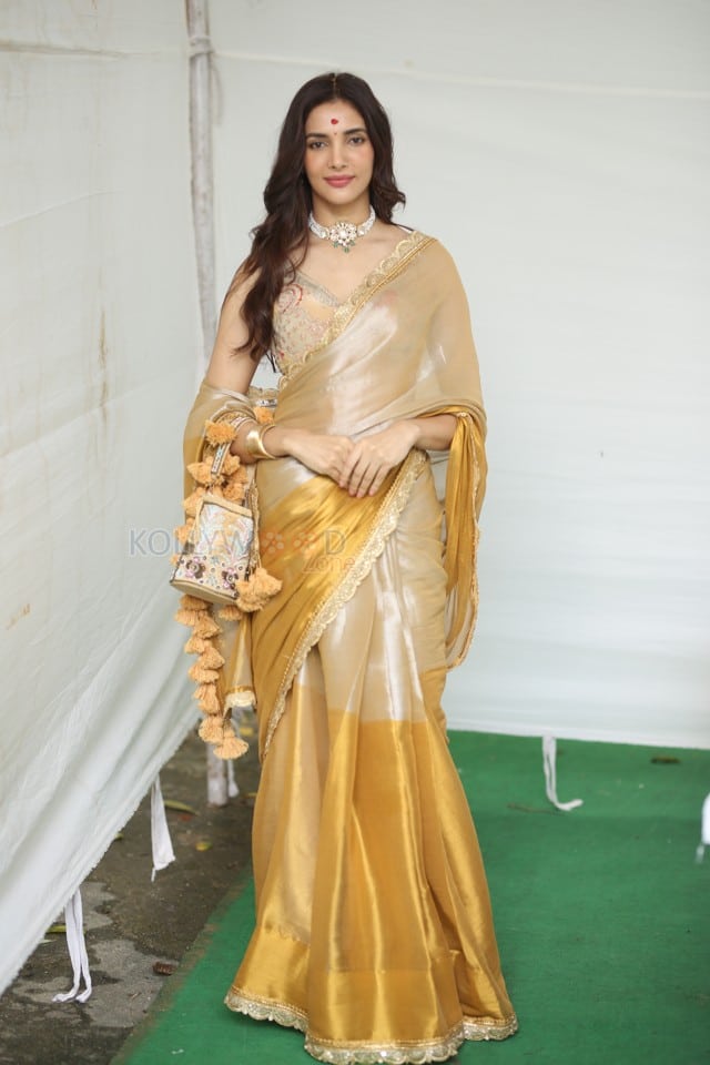 Actress Natasha Singh at Hai Lesso Movie Pooja Photos 11