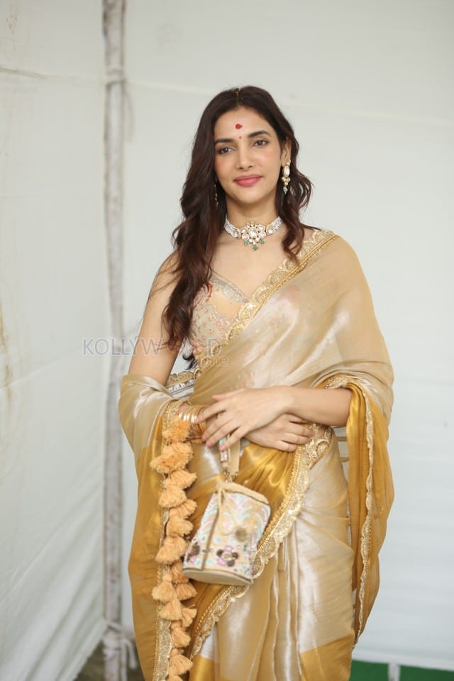 Actress Natasha Singh at Hai Lesso Movie Pooja Photos 13