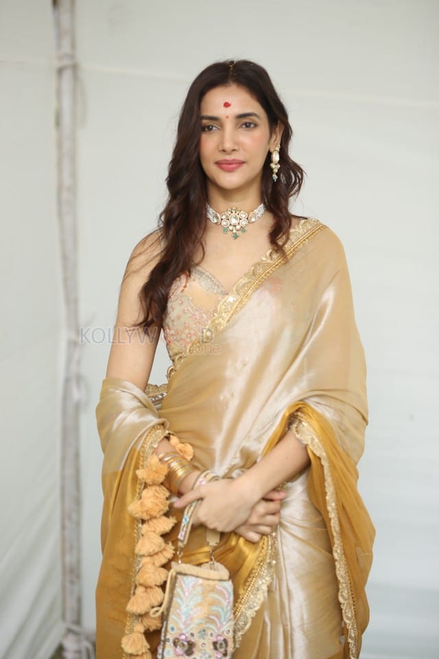 Actress Natasha Singh at Hai Lesso Movie Pooja Photos 14