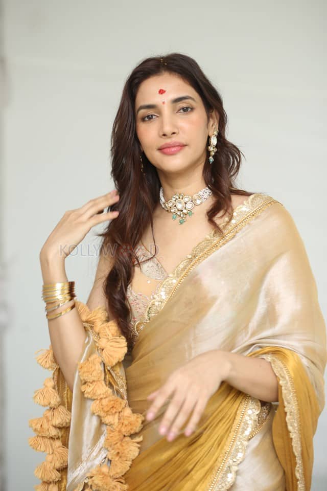 Actress Natasha Singh at Hai Lesso Movie Pooja Photos 15