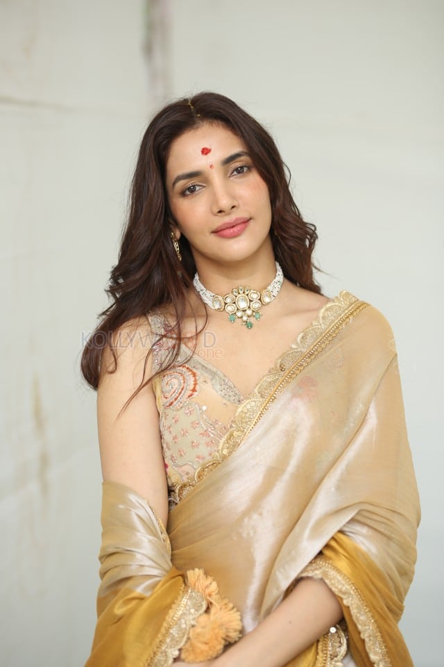Actress Natasha Singh at Hai Lesso Movie Pooja Photos 19