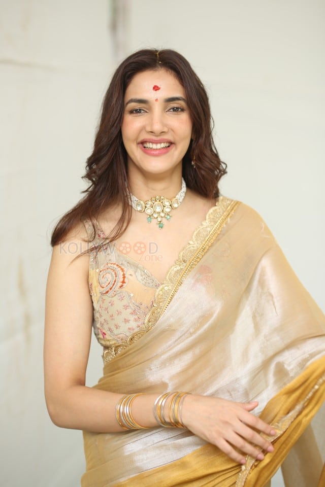 Actress Natasha Singh at Hai Lesso Movie Pooja Photos 20