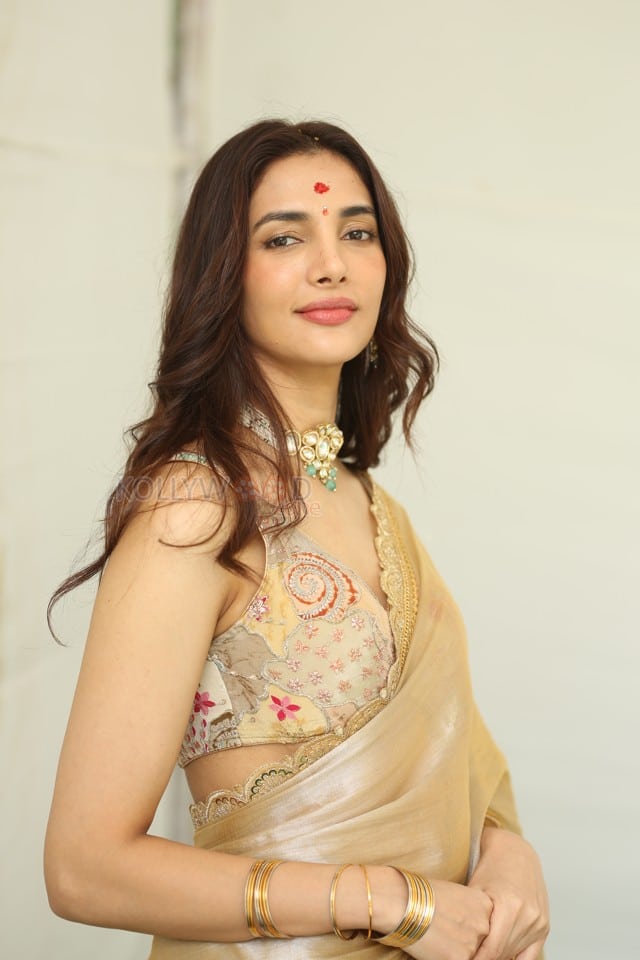 Actress Natasha Singh at Hai Lesso Movie Pooja Photos 24