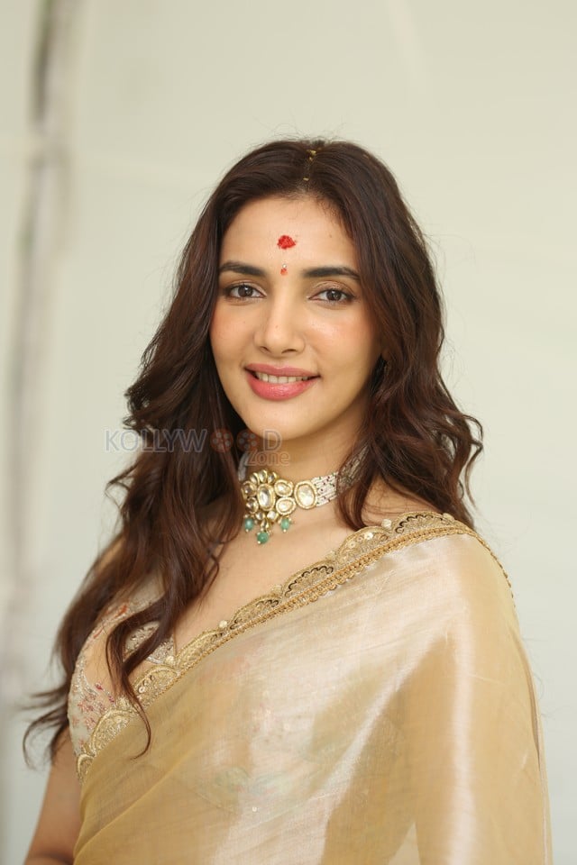Actress Natasha Singh at Hai Lesso Movie Pooja Photos 28