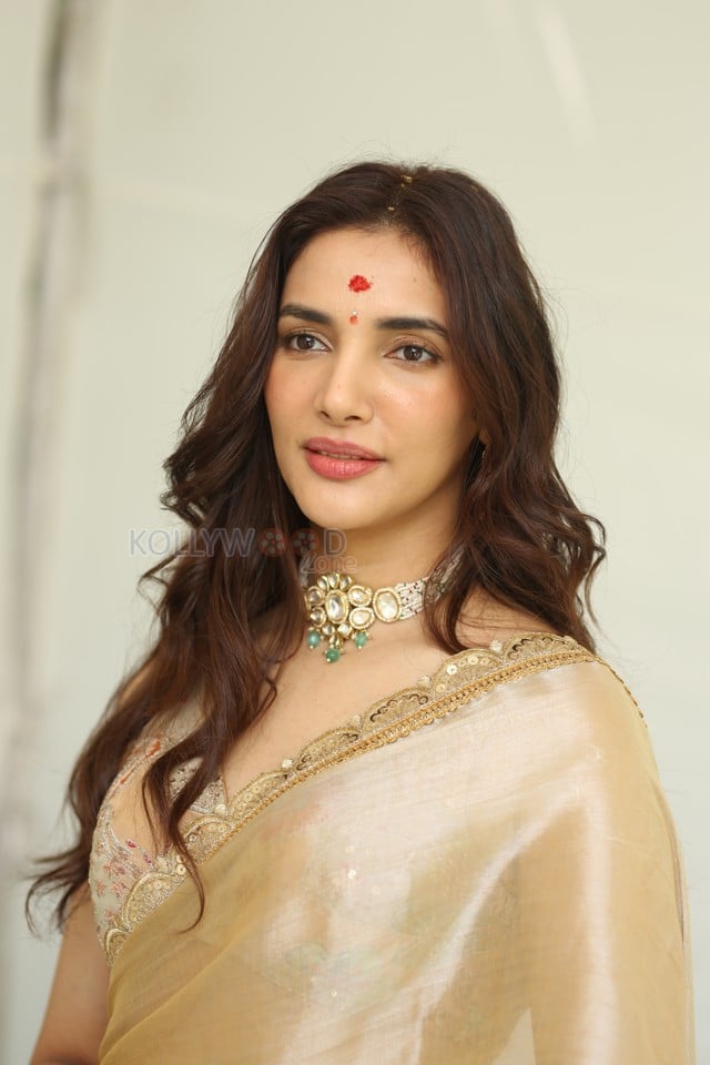 Actress Natasha Singh at Hai Lesso Movie Pooja Photos 29