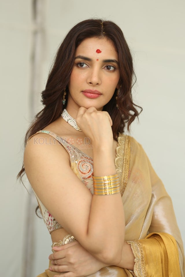 Actress Natasha Singh at Hai Lesso Movie Pooja Photos 33