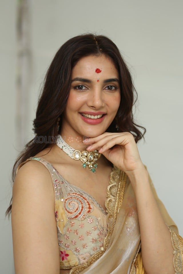 Actress Natasha Singh at Hai Lesso Movie Pooja Photos 35