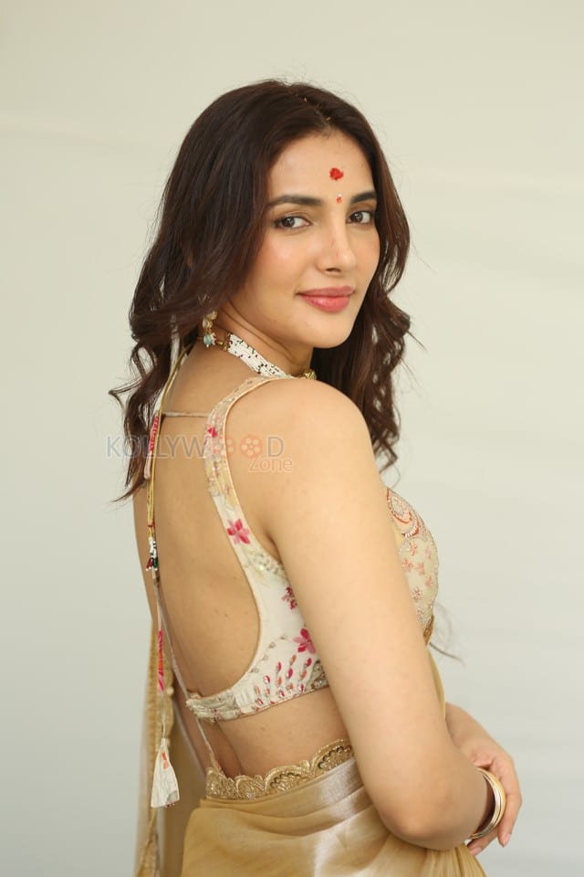 Actress Natasha Singh at Hai Lesso Movie Pooja Photos 38