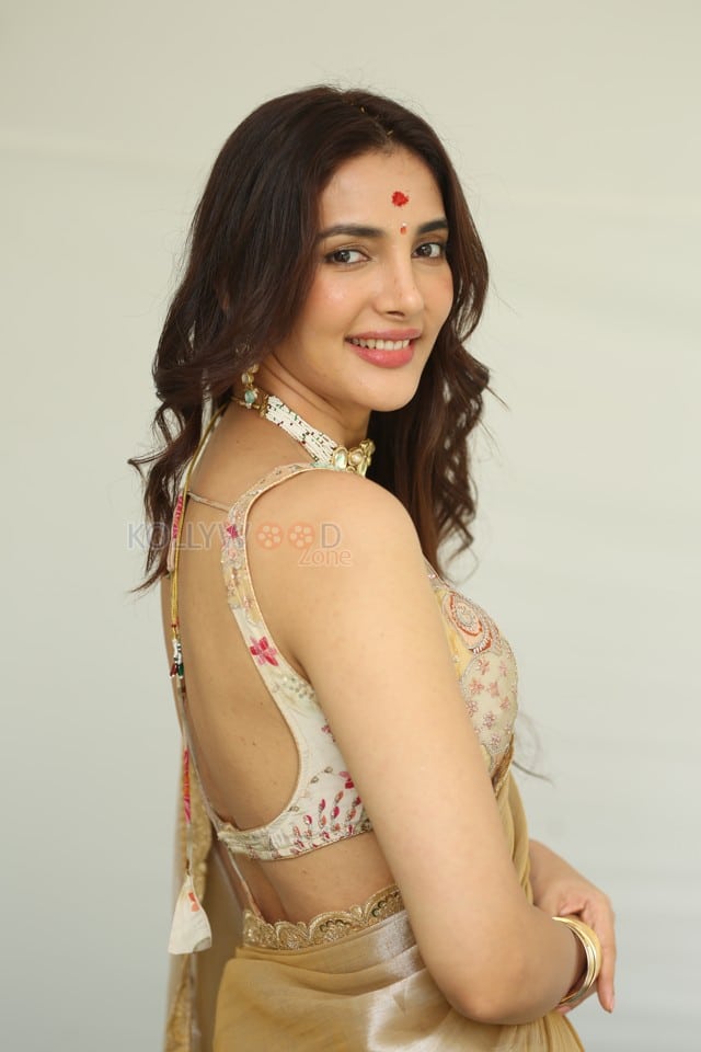 Actress Natasha Singh at Hai Lesso Movie Pooja Photos 39