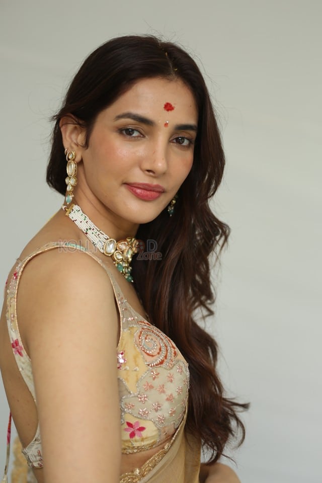 Actress Natasha Singh at Hai Lesso Movie Pooja Photos 41